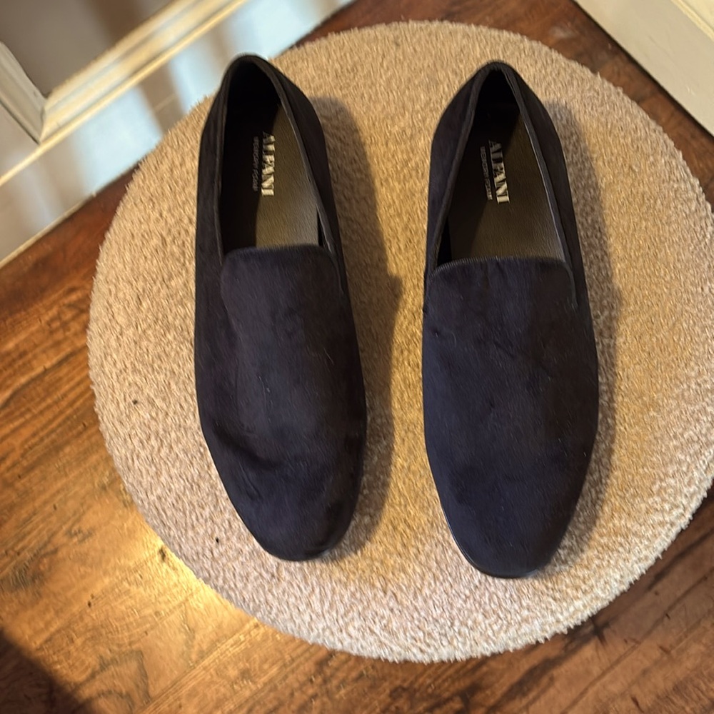 Black Alfani dress shoes. Size 8.5 great for adolescent to wear to an event.